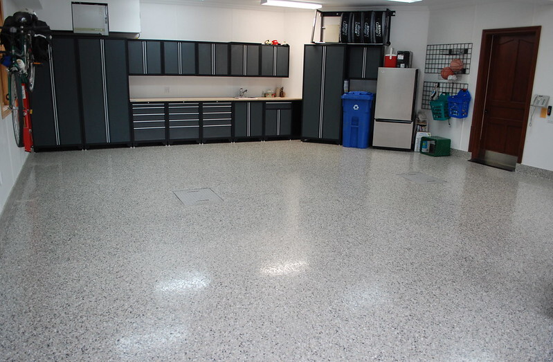 This image shows an industrial plant with an epoxy painted floor.