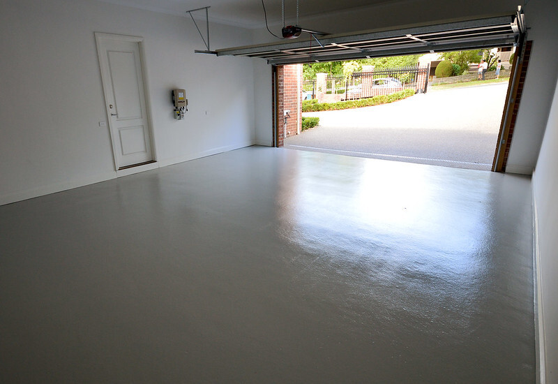 This image shows an industrial plant with an epoxy painted floor.